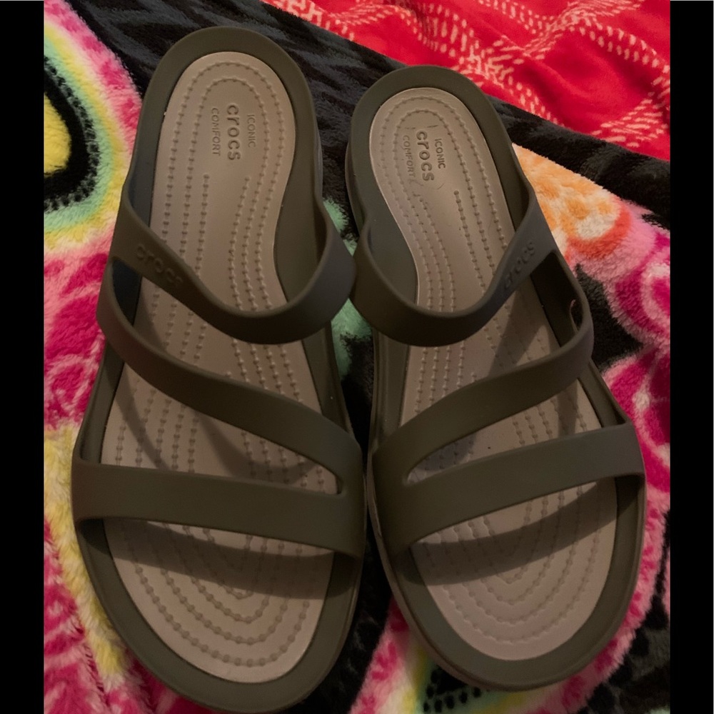 CROCS* ICONIC COMFORT SANDALS, sz9 CHOCOLATE